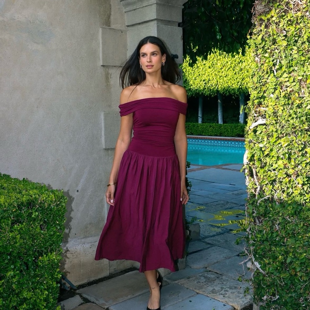 Socialite off the shoulder wine midi dress